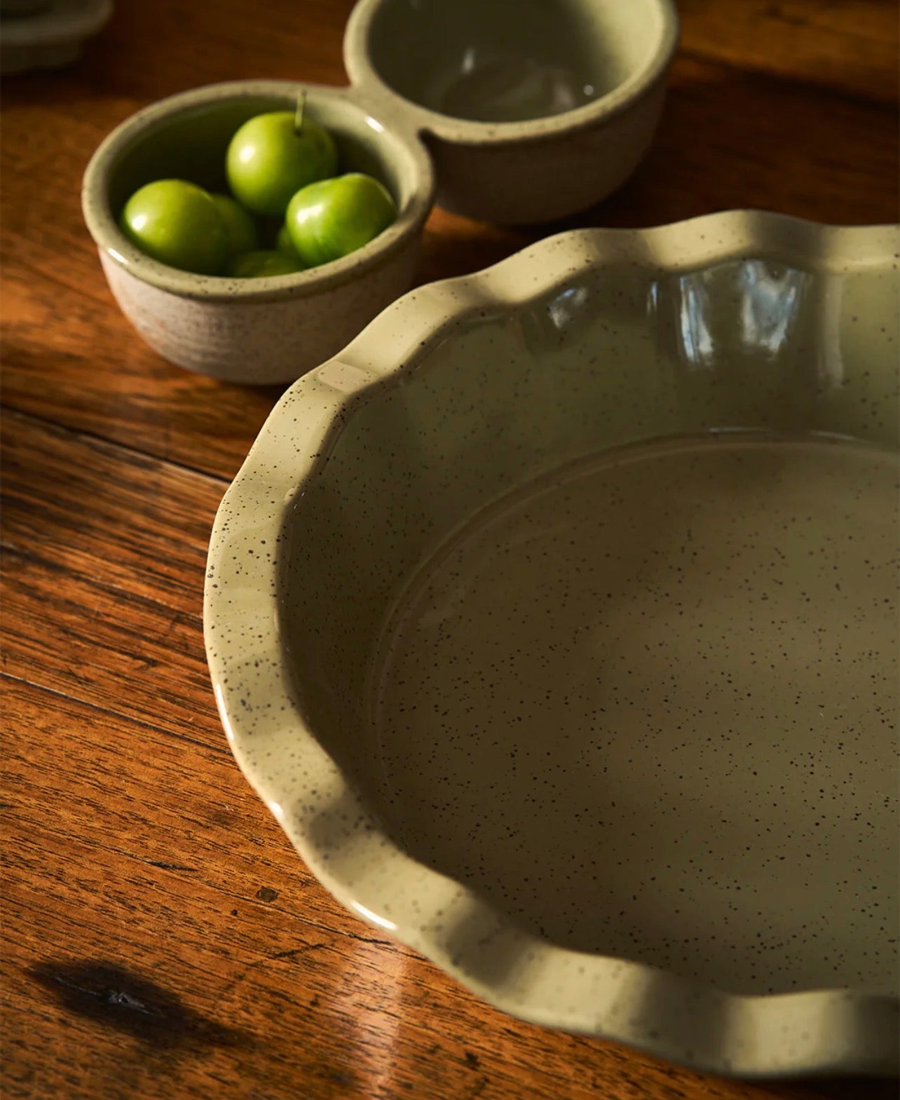 Pie Dish Peppercorn Colourway