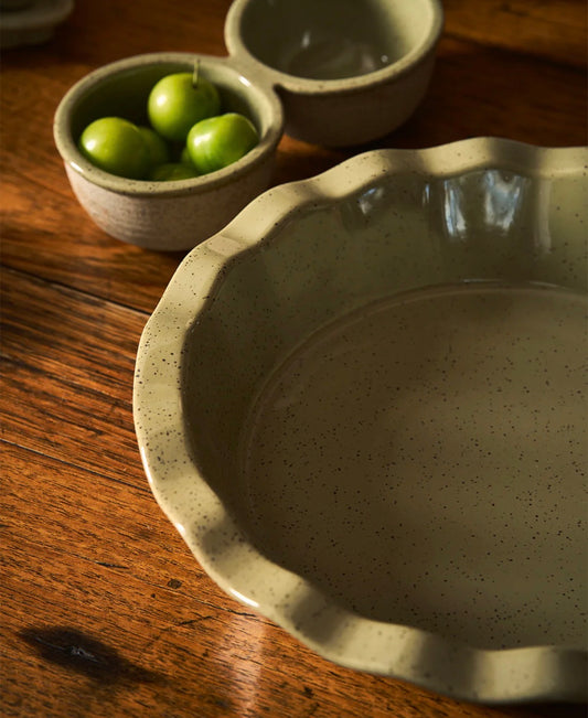 Pie Dish Peppercorn Colourway