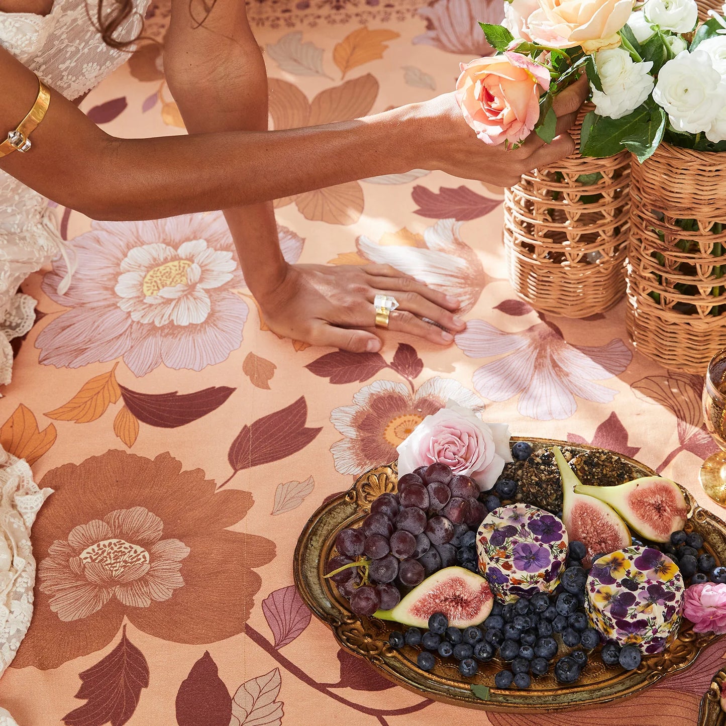 Grande Fleur Picnic Rug Apricot